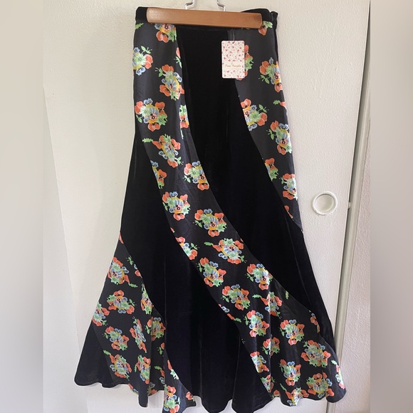 Free People Twisted Velvet Maxi Skirt size 2 - Picture 4 of 15